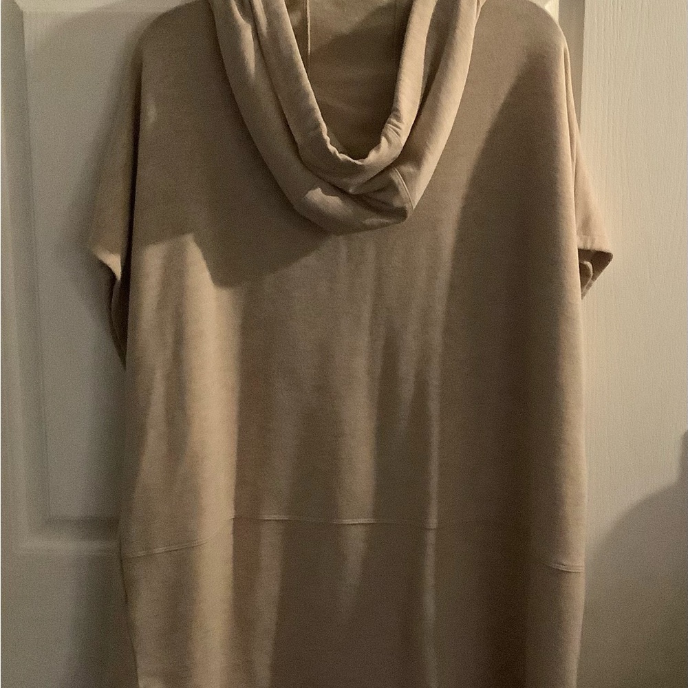 Capri pant set in beige by Calvin Klein, size XL. - Picture 14 of 16